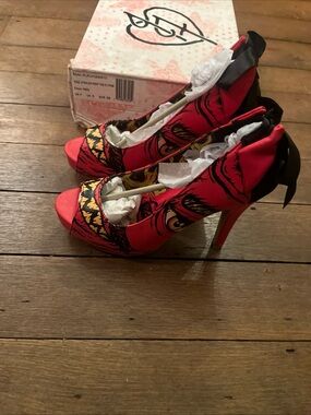 Iron Fist "Soul Stealer" Red & Black & Gold Peep Toe Platform Heels Sz 7